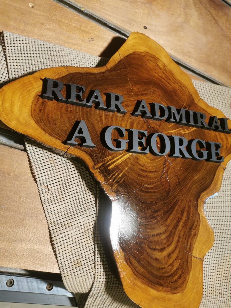 Live-edge nameplate